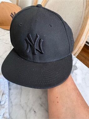 Black New York Yankees Fitted Baseball Cap - Classic Team Logo